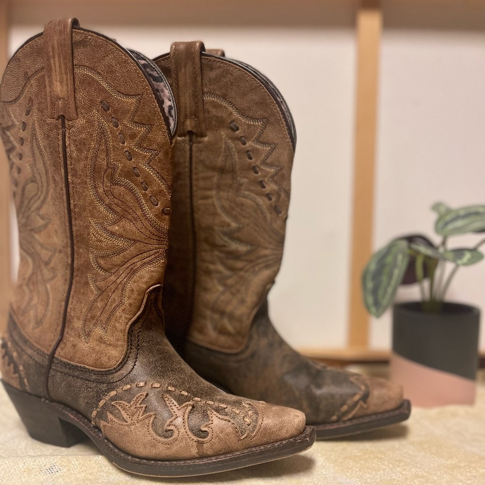 Laredo woman’s cowboy boot size 6, Leather upper all other materials Man-Made